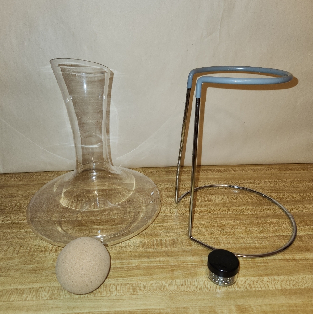 Glass Decanter with Stand and Stopper - Picture 6 of 7